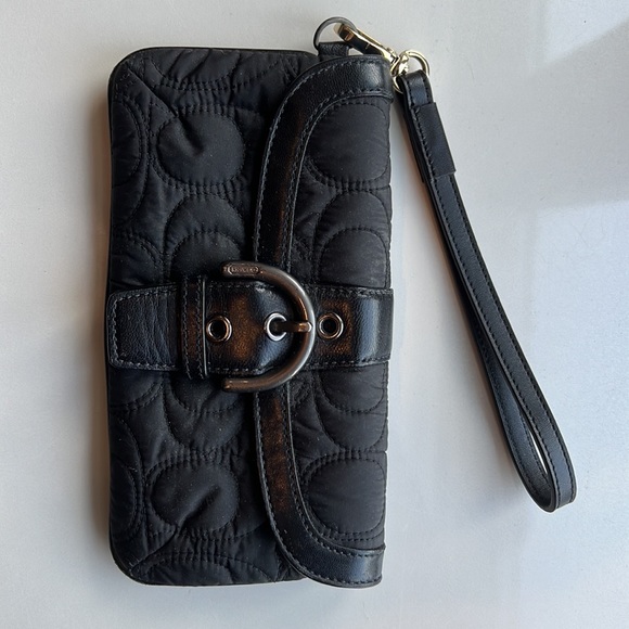 Coach black quilted wristlet - Picture 2 of 3